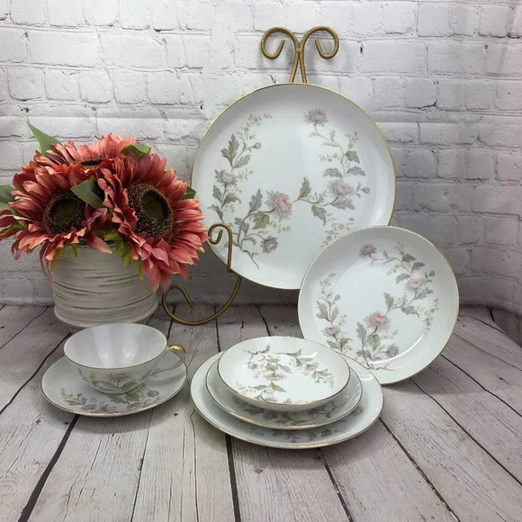 Royal M by yamato fine china set KIKU - Picture 1 of 9